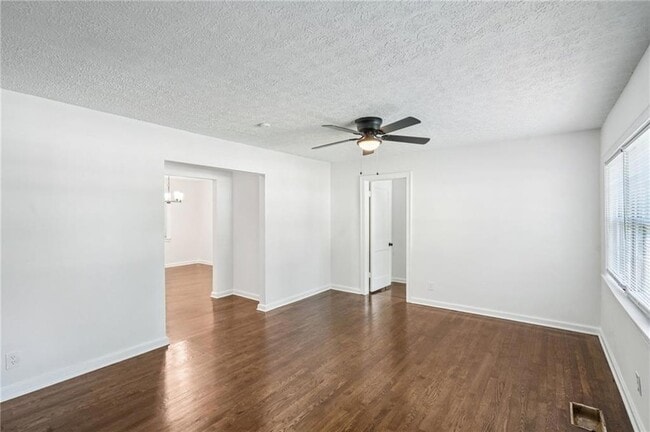 Photo - 125 Chappell Rd SW