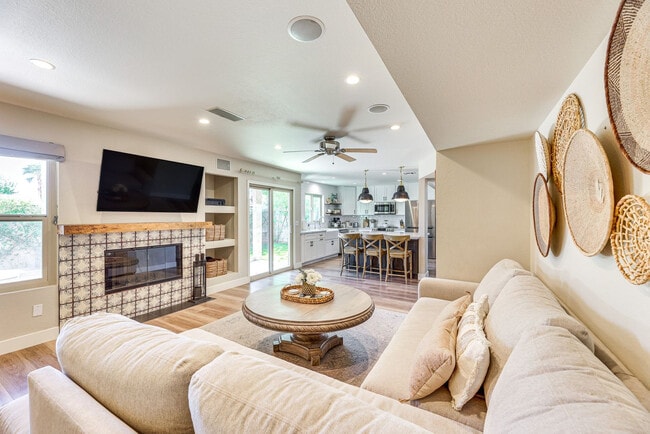 Building Photo - 1810 E Oak Harbor Dr Unit SI ID1592207P