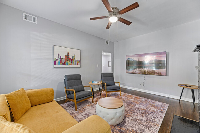 Building Photo - 909 W Agatite Ave Unit ID1319628P