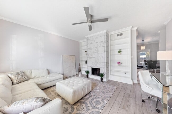 Photo - 7700 Creekbend Dr Unit 30