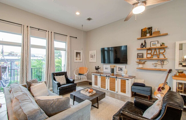 Building Photo - 2018 Crockett St Unit ID1029793P