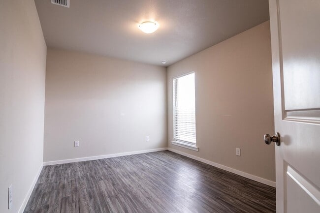 Photo - 1904 Langford Ave Unit B