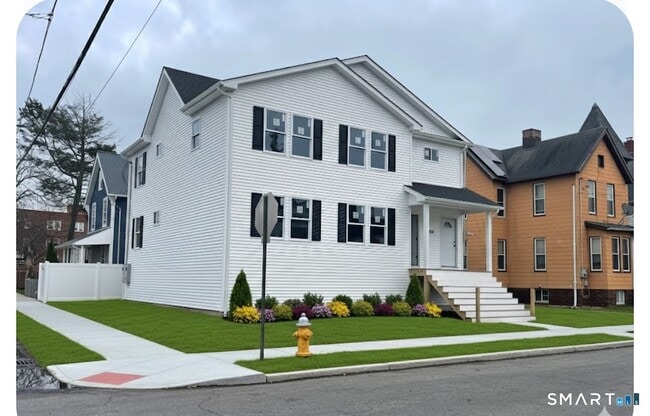 Building Photo - 1218 Kossuth St
