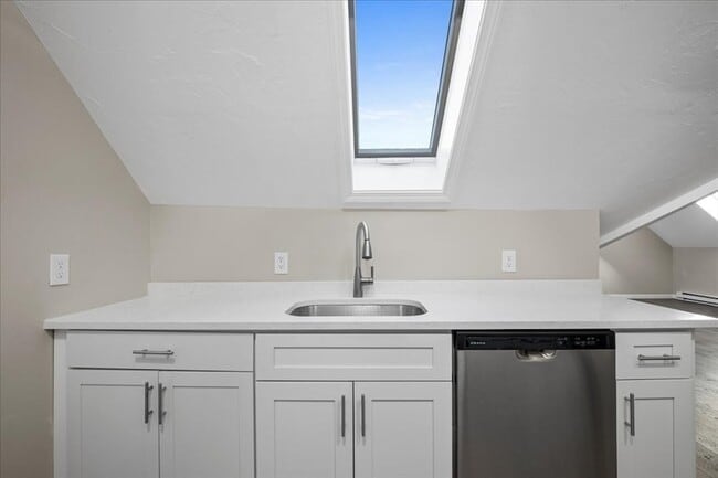 Photo - 15 Clearview Ave Unit 3