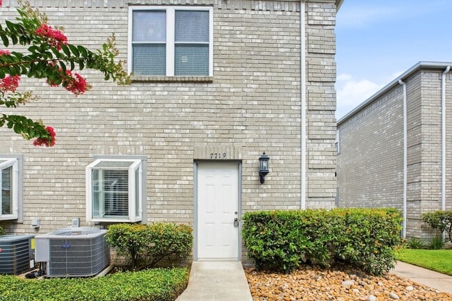 Photo - 7719 Cambridge St Unit 7719