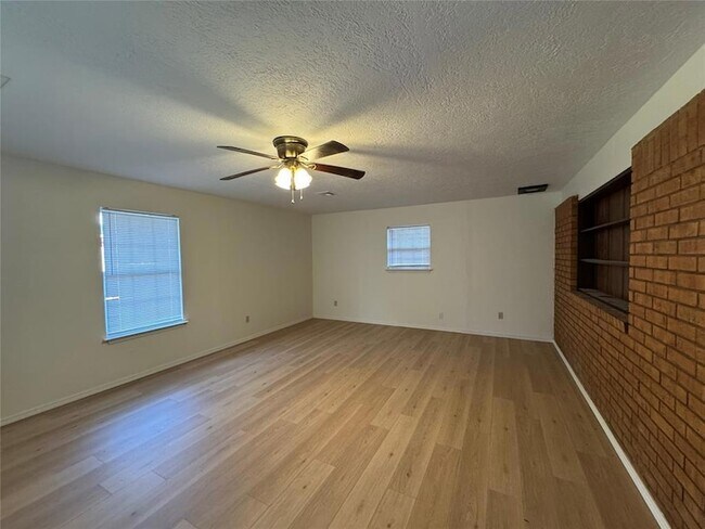 Photo - 4765 Spiva Dr