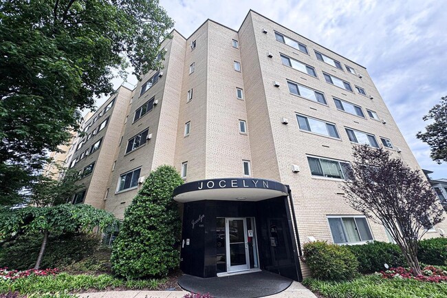 Building Photo - 5315 Connecticut Ave NW Unit 310