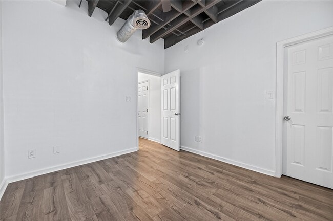 Photo - 708 W Clay St