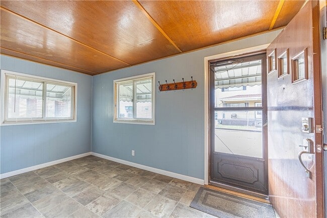 Photo - 302 Bridge St