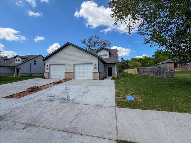 Photo - 413 W Dulin St