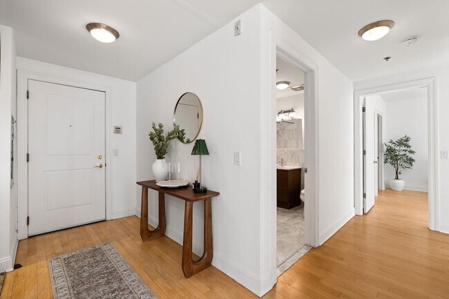 Building Photo - 10 Regent St