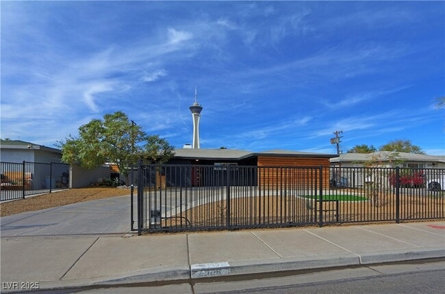 Building Photo - 2108 S 6th St