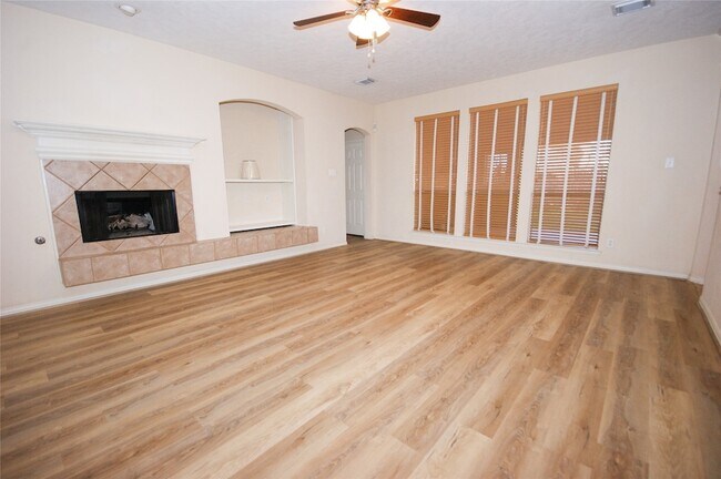 Photo - 310 Watercrest Harbor Ln