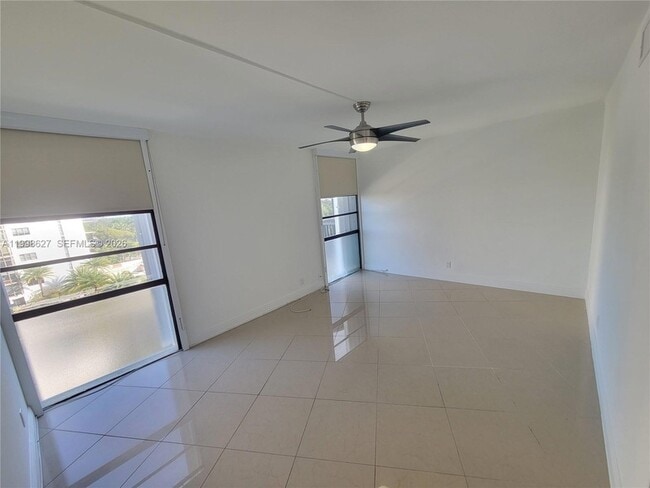 Building Photo - 3301 N Country Club Dr Unit 811