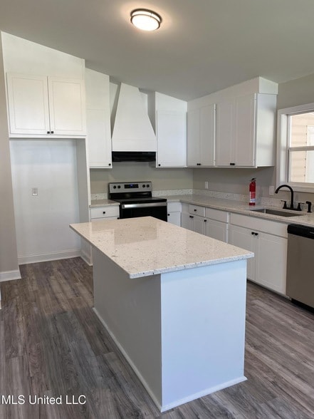 Photo - 523 Sardis St