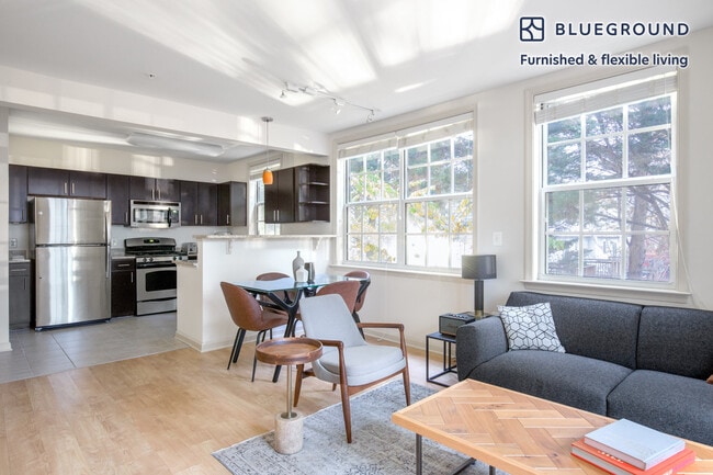 Photo - 925 N Garfield St Unit FL2-ID237