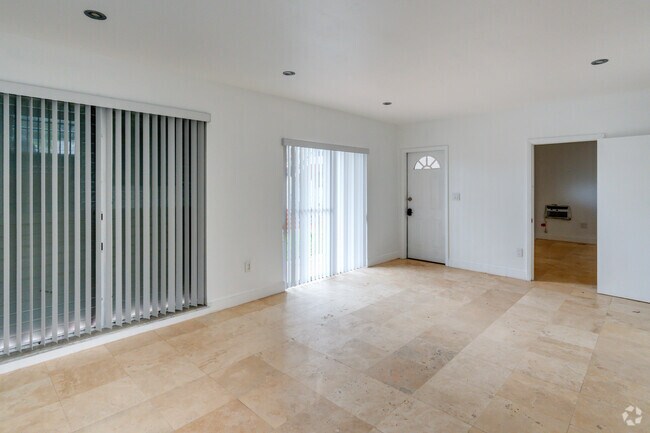 #101 Living Room - 1316 NE 105th St