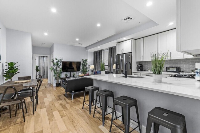 Photo - 1011 Bennington St Unit SI ID1343283P