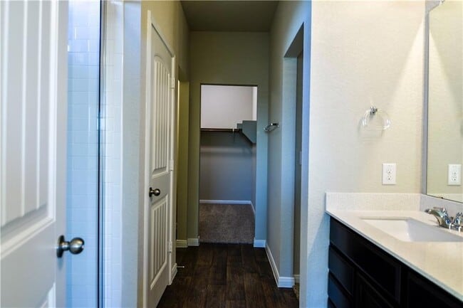 Photo - 117 Rochester Ln