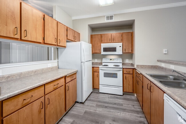 2BR, 2BA - 1,081SF - Kitchen - River Oaks Apartments