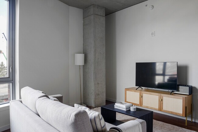 Photo - 624 Yale Ave N Unit FL6-ID988