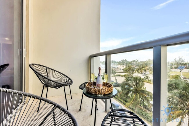 Building Photo - 777 N Ocean Dr Unit ID1227229P