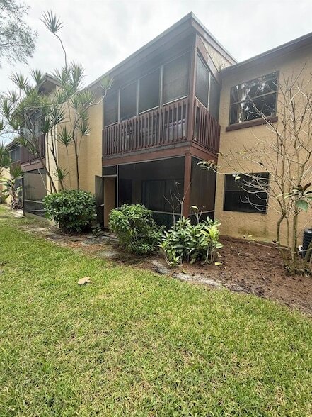 Photo - 1303 Lakeview Dr E