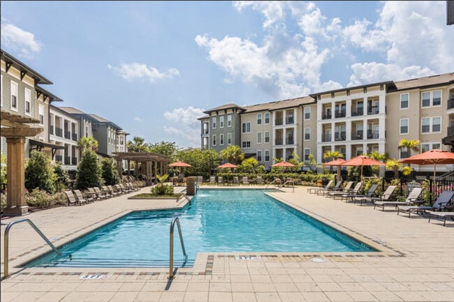 Photo - 460 Seven Farms Drive Unit SI ID1344167P