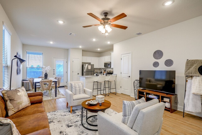 Photo - 13806 Enzo Gate Unit SI FL1-ID1631302P