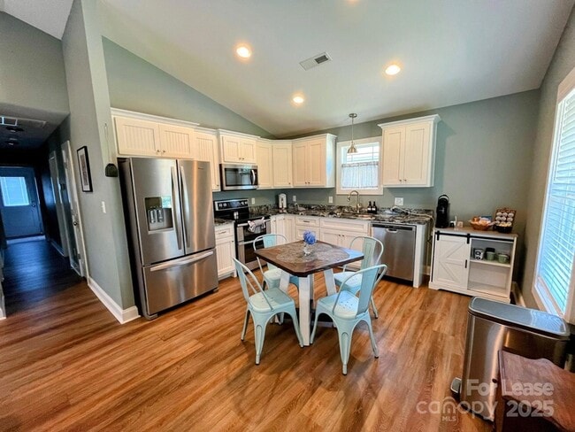 Photo - 528 S Shamrock Ave