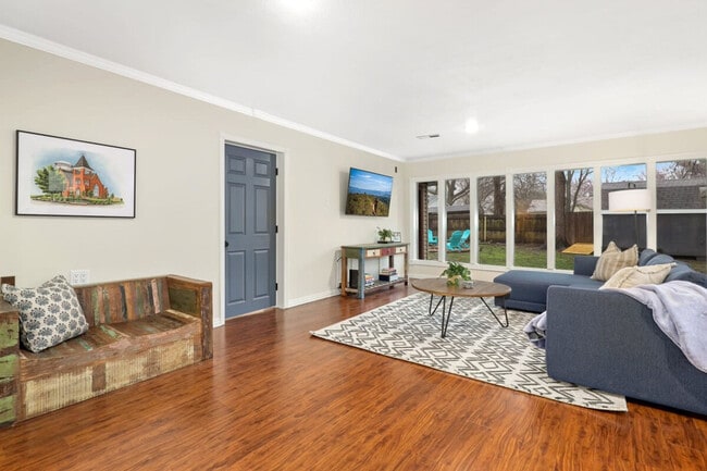 Photo - 604 NW B St Unit ID1221860P