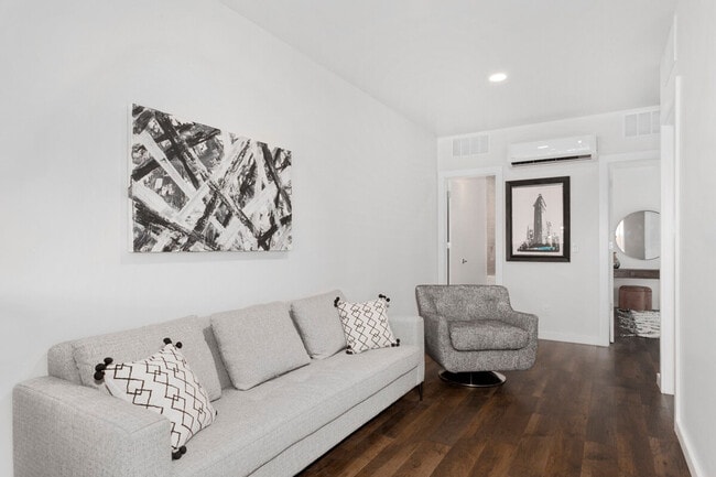 Photo - 506 SE Tourmaline Mews Unit ID1221831P