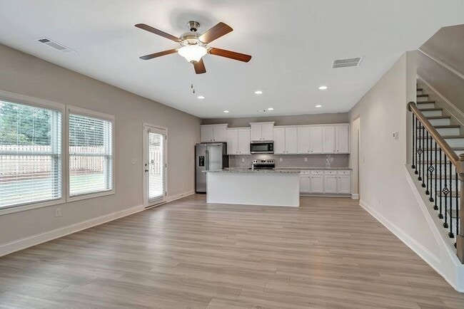 Photo - 112 Chase Landing Dr