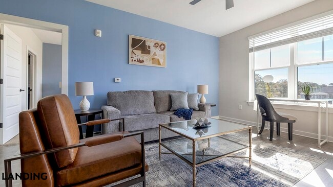 Building Photo - 1270 Hillcrest Dr Unit 3310
