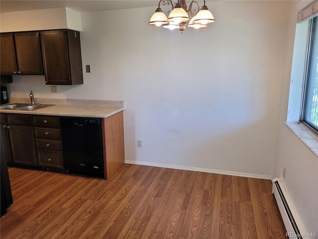 Photo - 633 Oak St Unit 5