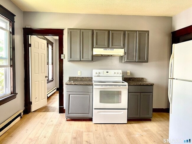 Photo - 146 Charles St