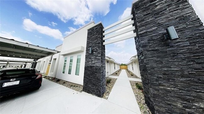 Building Photo - 2012 Summerland Ln Unit 3