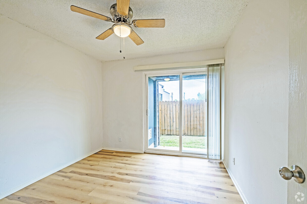 Floor Plan - 2 Bed 1 Bath - 825