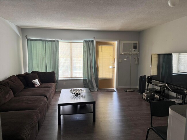 Photo - 1110 N Riverside Dr Unit 9