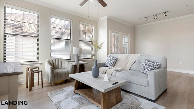 Building Photo - 7500 I-35 Unit 138