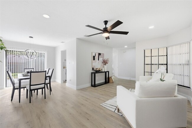 Photo - 645 Rosemere Cir