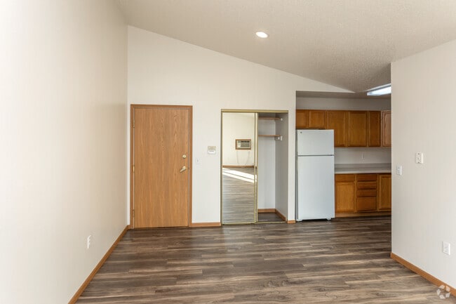 3BR, 2BA - 1,200SF - Dining Area - Central Park Apartments