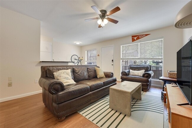 Building Photo - 2207 Leon St Unit 204