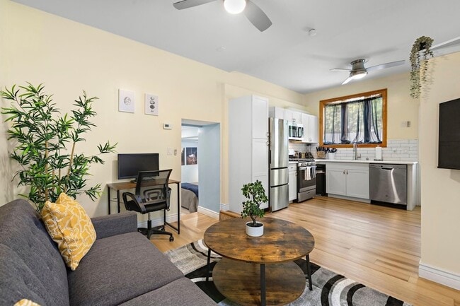 Photo - 137 W 15th St