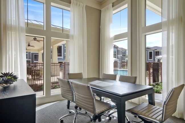 Photo - Oakwood Crossing