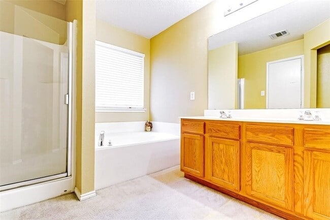 Photo - 9904 Nixon Dr