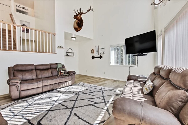 Building Photo - 1496 Pine Ridge Dr Unit ID1250637P