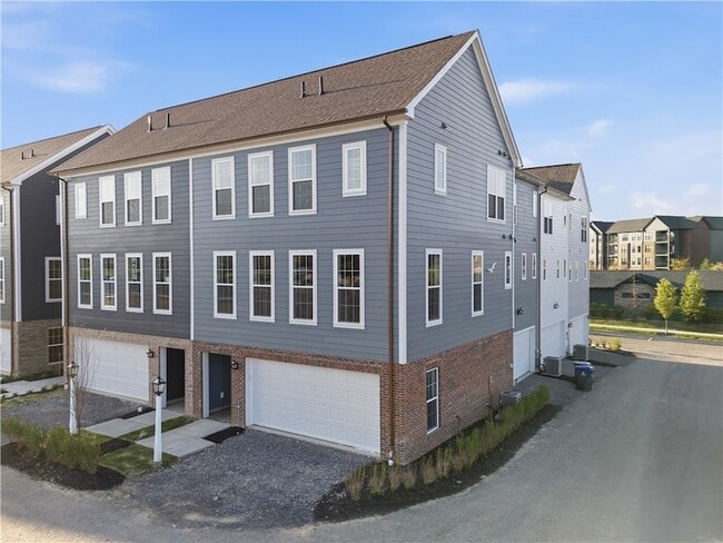 Photo - 227 Oliver Wy