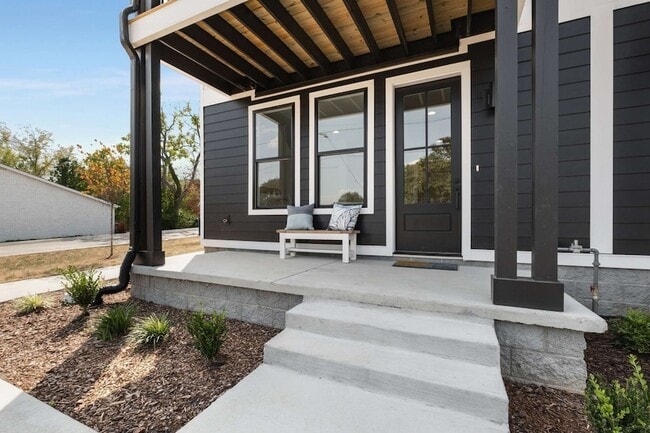 Building Photo - 1806 Lischey Ave Unit 2