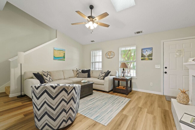 Photo - 529 Pointe S Dr Unit ID1244829P